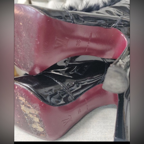 Authentic Louis Vuitton fur boots - Picture 9 of 10